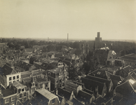 220325 Overzicht vanaf de toren van de Buurkerk (Buurkerkhof) op een gedeelte van de stad Utrecht, uit het oosten, met ...